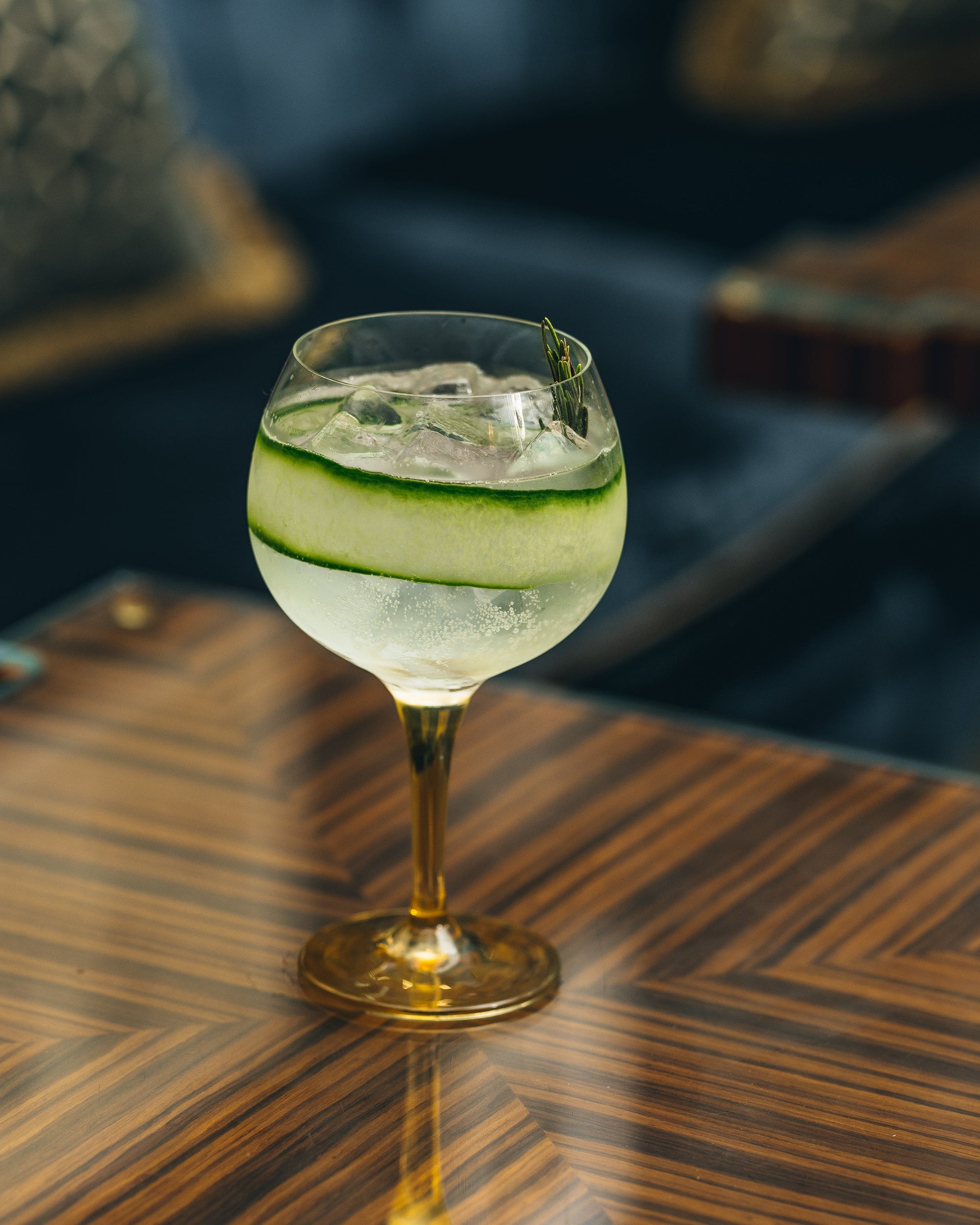 Bicchiere Balloon da Gin con Stelo ambrato 60cl